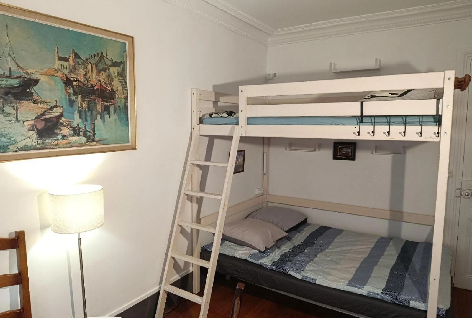 Hostel Chambres Privees Dans Un Appartement De 2 Pieces A Paris 13E