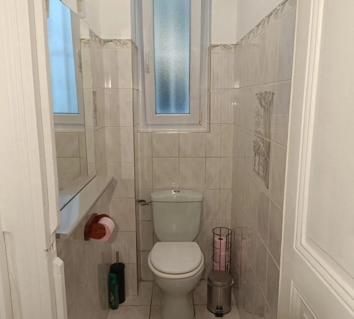 Hostel Chambres Privees Dans Un Appartement De 2 Pieces A Paris 13E