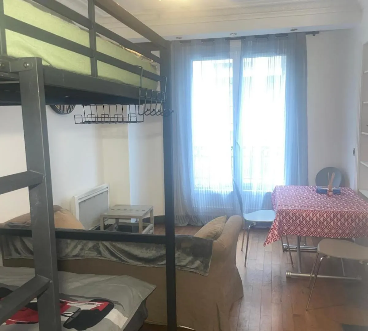 Chambres Privees Dans Un Appartement De 2 Pieces A Paris 13E Hostel